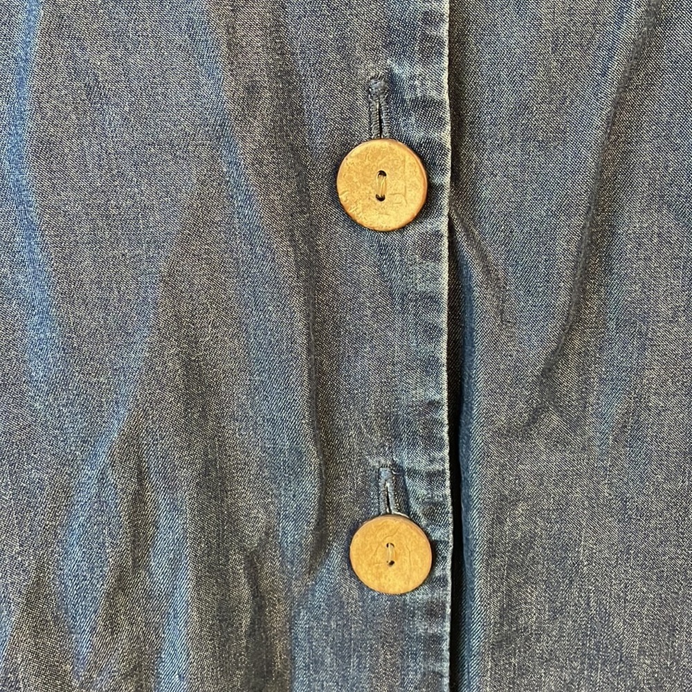 LC Lauren Conrad size small V-neck denim blouse - Picture 4 of 10